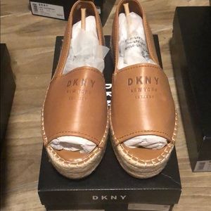 DKNY Women’s Mer Open Toe Espadrille Sandals.